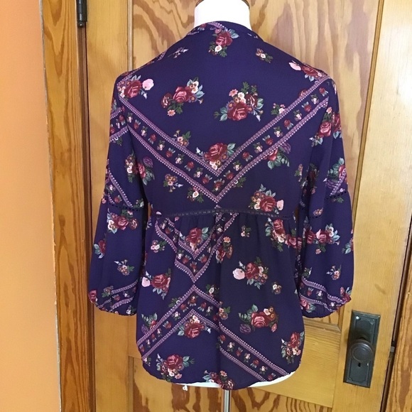 Francesca’s Mi Ami purple floral boho  peasant top - Picture 9 of 12
